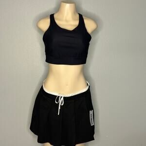 Cute athleisure Fabletics Sports Bra + Haute Monde Skort Activewear Set – Large